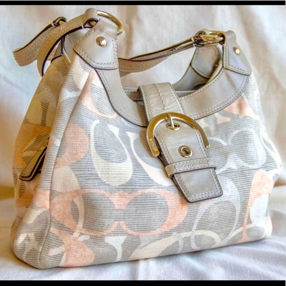Coach Handbags - 🌸OFFERS?🌸 Coach Signature Handbag